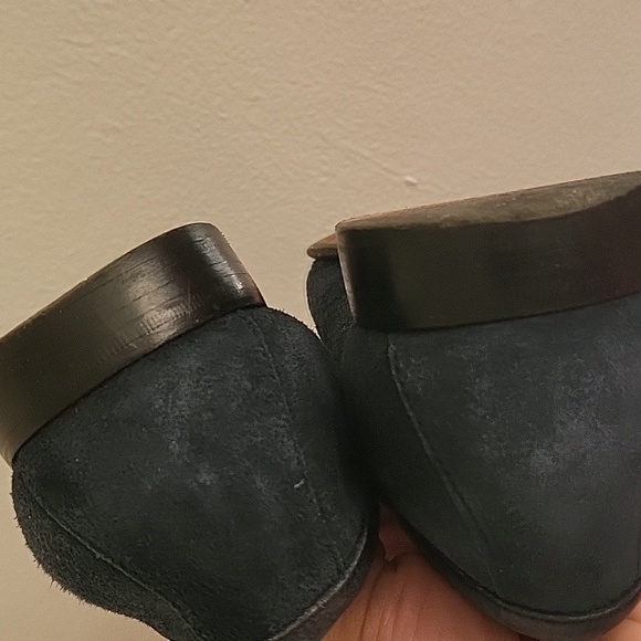 Authentic Gucci Navy Loafer - Picture 8 of 10